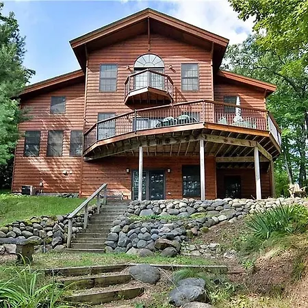 Round House On Round Lake